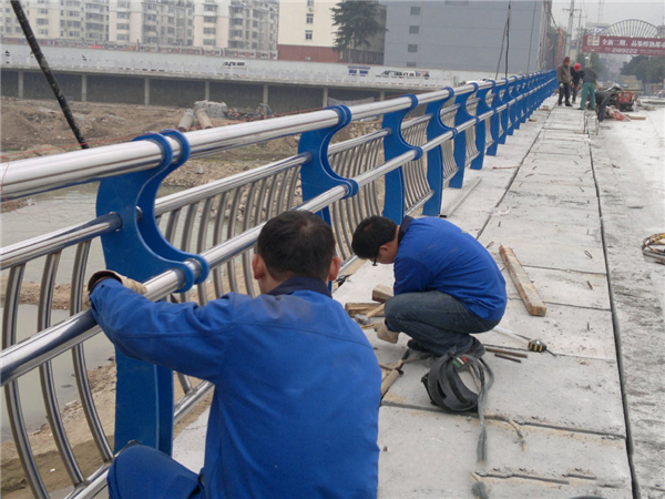 石柱不锈钢河道护栏的特性及其在城市景观中的应用